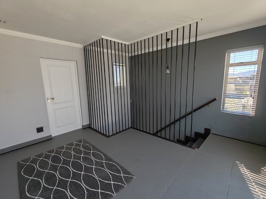7 Bedroom Property for Sale in Perlemoenbaai Western Cape